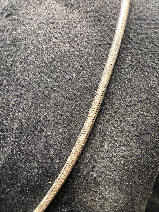 Ayaan Chain – Glossy Finish Snake Silver Chain