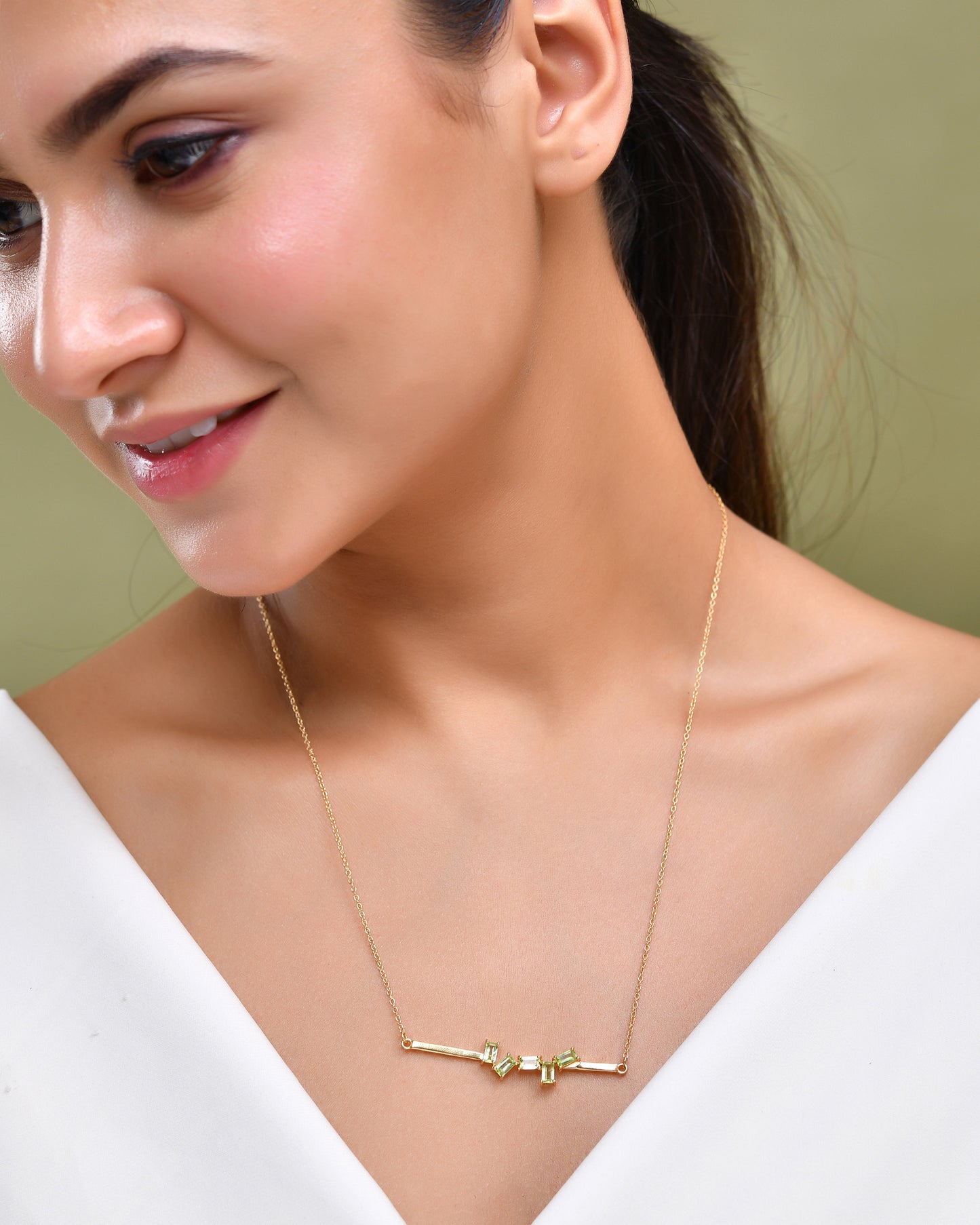 Gold-Plated Lemon Quartz Bar Pendant Necklace – Modern Gemstone Minimalist Jewelry