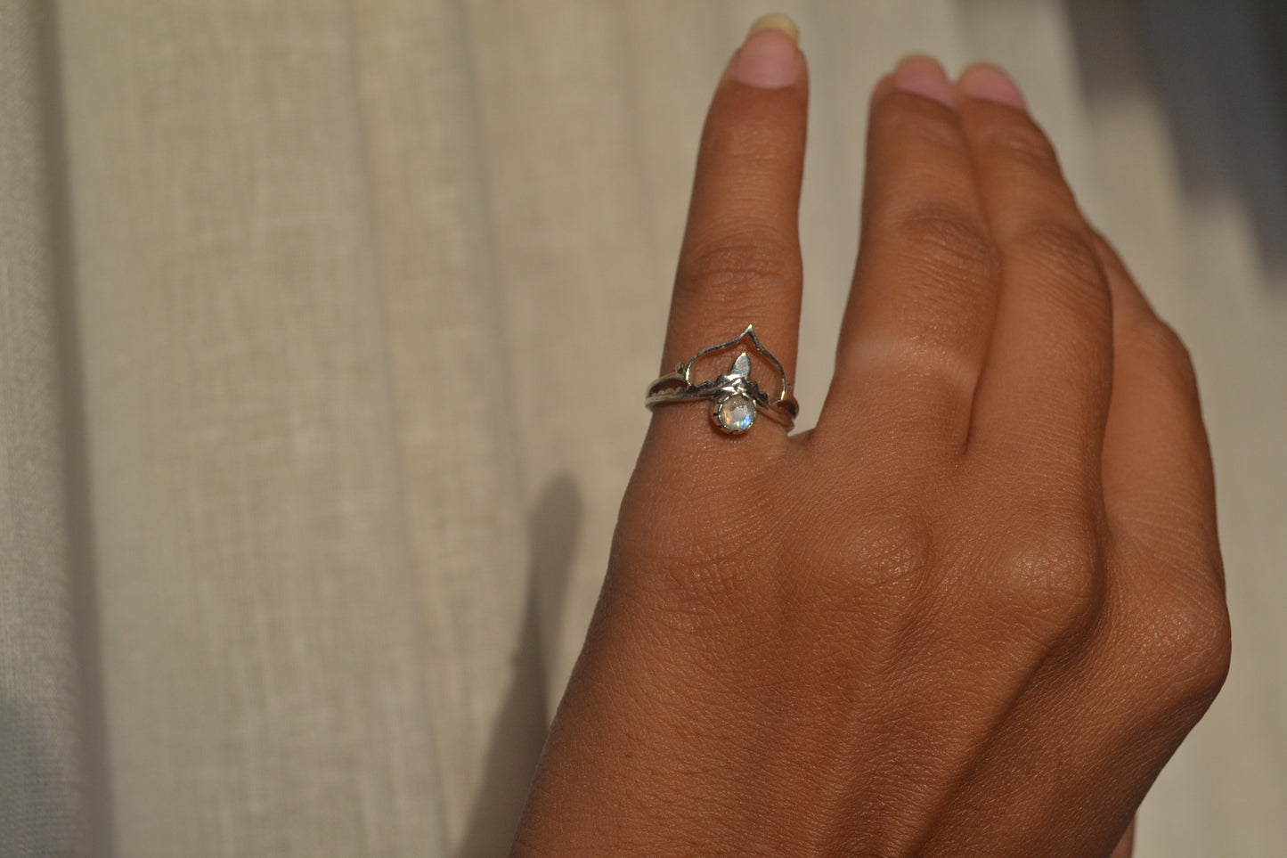 Heart-Crest Labradorite Ring