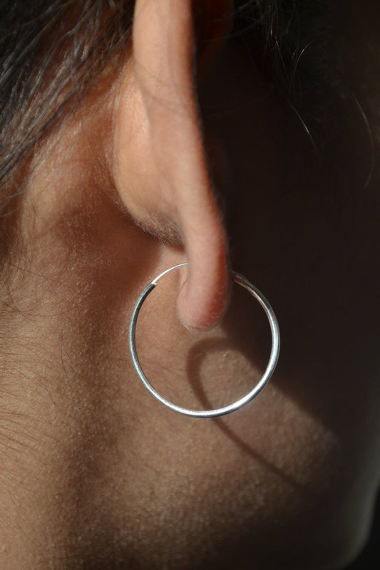 Inaaya Hoops – Ultra - Light 925 Silver Minimal Hoop Earrings - Zirak Silver
