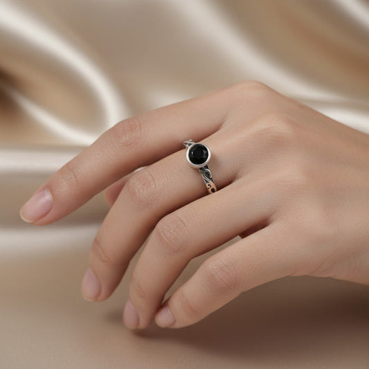 Noir Crest Ring - Zirak Silver