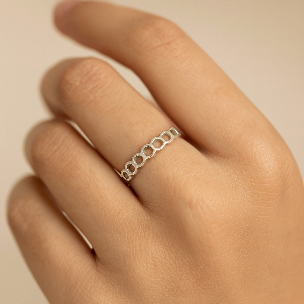 Minimalist Hollow Circle Band