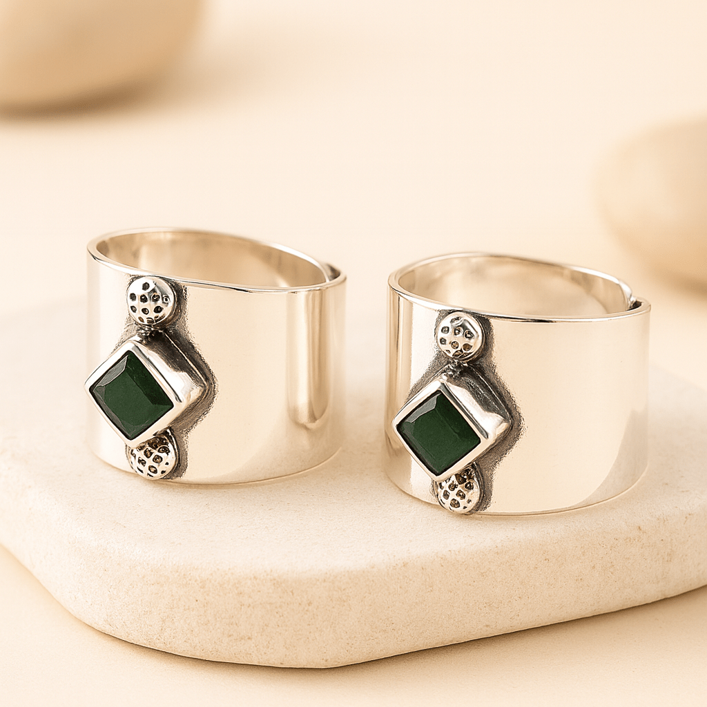 925 Silver Adjustable Toe Ring with Emerald Green Cubic Zirconia – Handmade Ethnic Jewelry - Zirak Silver