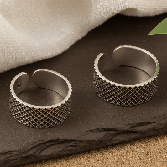 925 Silver Adjustable Toe Ring with Vintage Criss - Cross Grid Design – Handmade Boho Jewelry - Zirak Silver