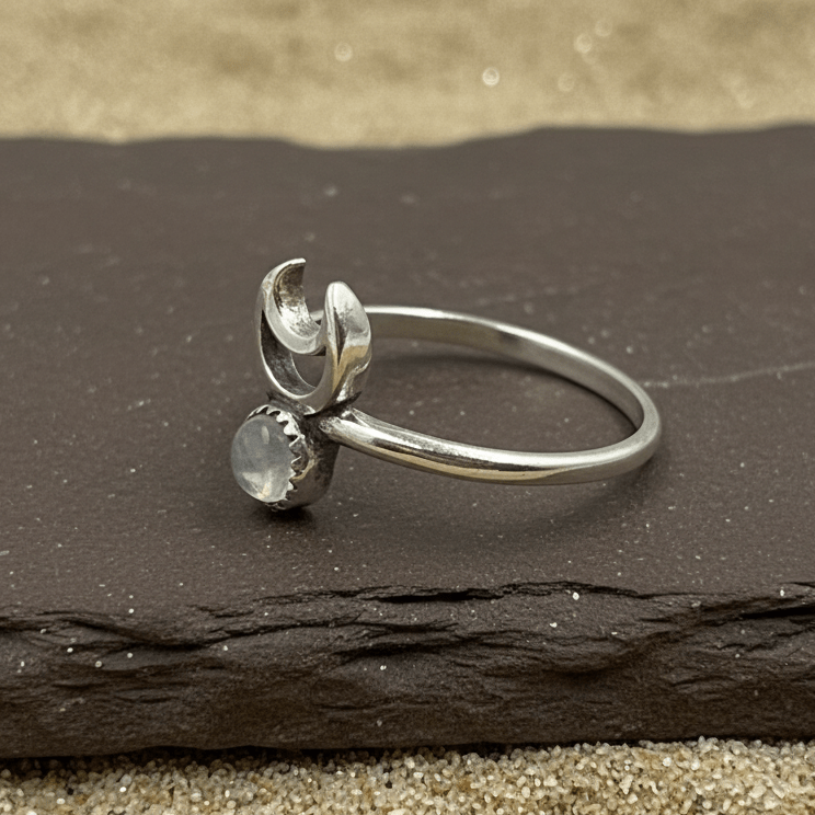925 Silver Crescent Moon Rainbow Moonstone Ring - Zirak Silver