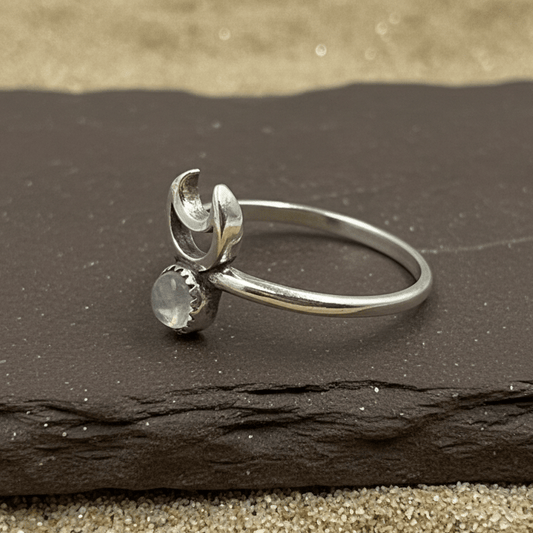925 Silver Crescent Moon Rainbow Moonstone Ring - Zirak Silver