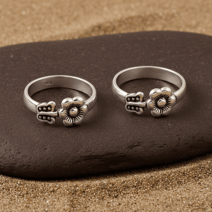 925 Sterling Silver Oxidized Floral Toe Ring | Adjustable Flower Design - Zirak Silver