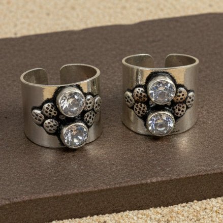 925 Sterling Silver Toe Ring with Triple CZ - Zirak Silver