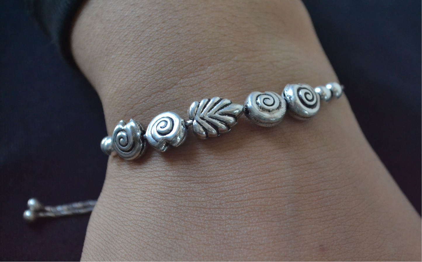 Saanjh Bracelet – Adjustable 925 Silver Floral Twirl Dainty Bracelet