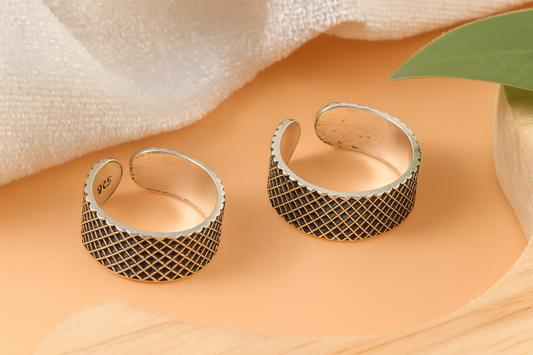925 Silver Adjustable Toe Ring with Vintage Criss-Cross Grid Design – Handmade Boho Jewelry
