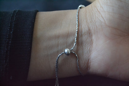 Saanjh Bracelet – Adjustable 925 Silver Floral Twirl Dainty Bracelet