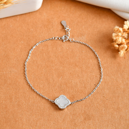 Mother-of-Pearl Clover Halo Bracelet in 925 Sterling Silver – Dainty Cable Chain