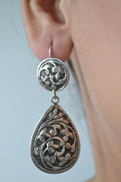 Vriti Earrings – Oxidised 925 Silver Engraved Teardrop Dangle Earrings