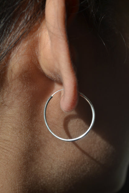 Inaaya Hoops – Ultra-Light 925 Silver Minimal Hoop Earrings