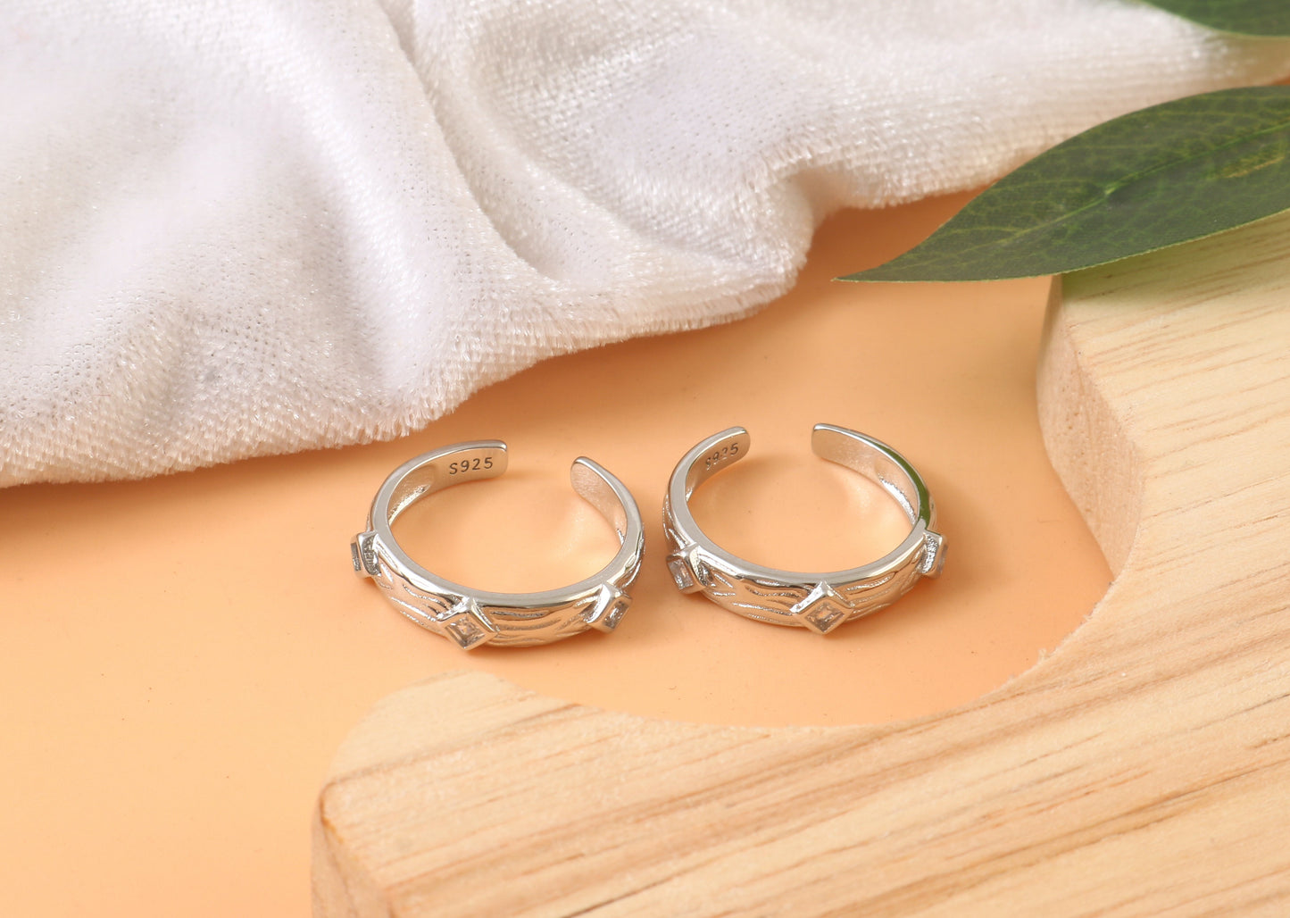 925 Silver Adjustable Toe Ring with Clear Cubic Zirconia Stones – Minimalist Geometric Foot Jewelry