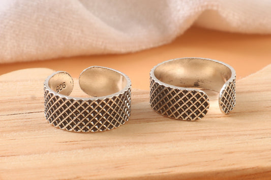 925 Silver Adjustable Toe Ring with Vintage Criss-Cross Grid Design – Handmade Boho Jewelry