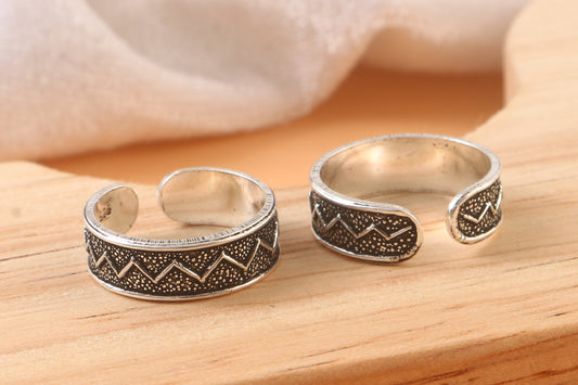 925 Silver Adjustable Toe Ring with Oxidized Zigzag Tribal Design – Handmade Ethnic Jewelry