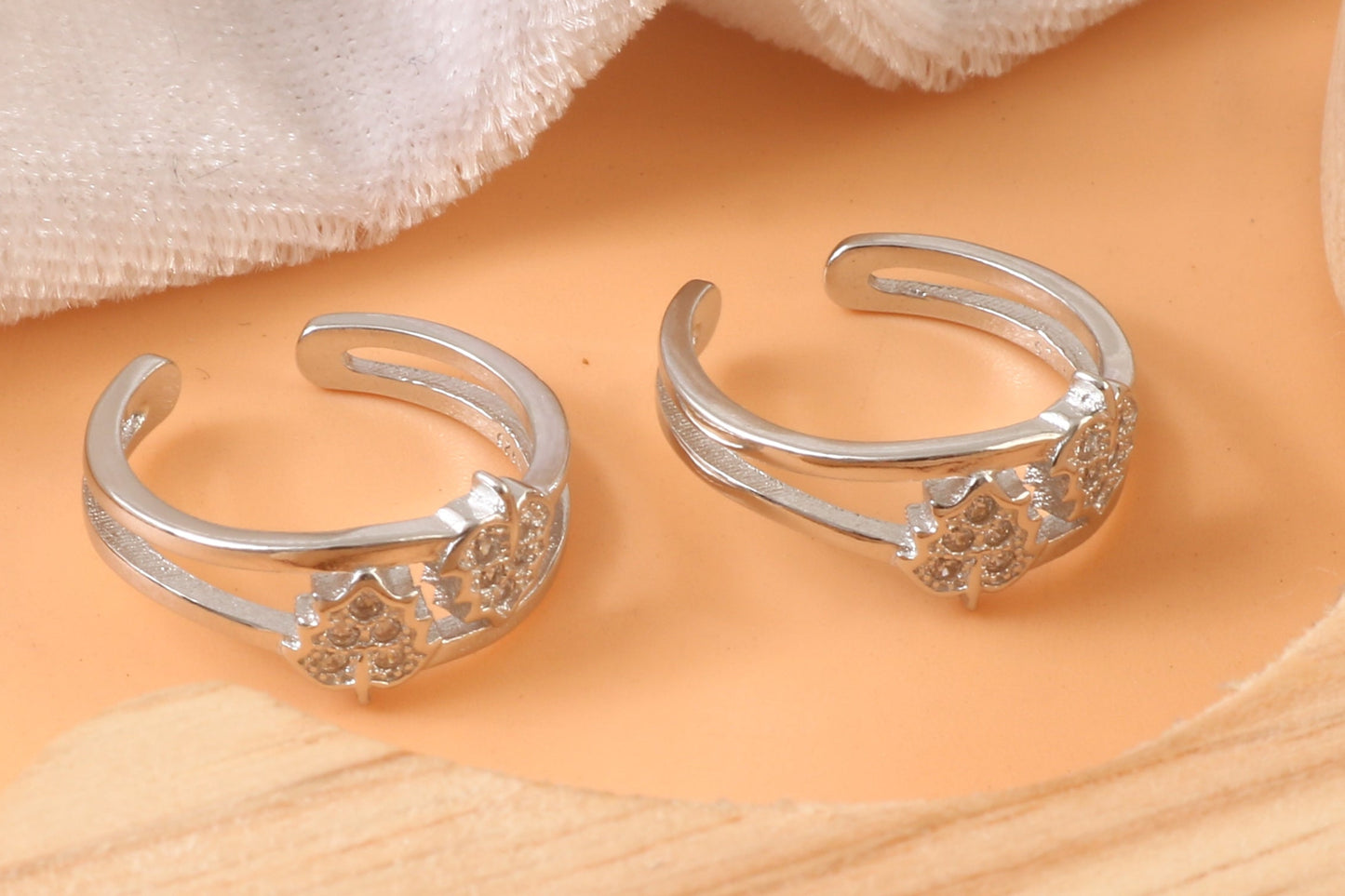 925 Sterling Silver Adjustable Toe Ring with Floral Design and Sparkling CZ Stones