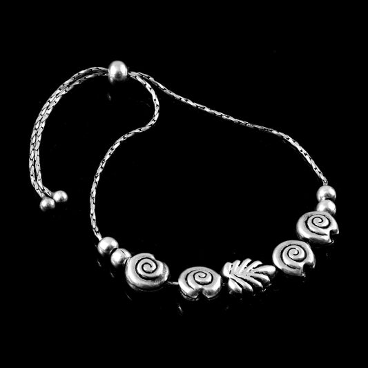 Saanjh Bracelet – Adjustable 925 Silver Floral Twirl Dainty Bracelet