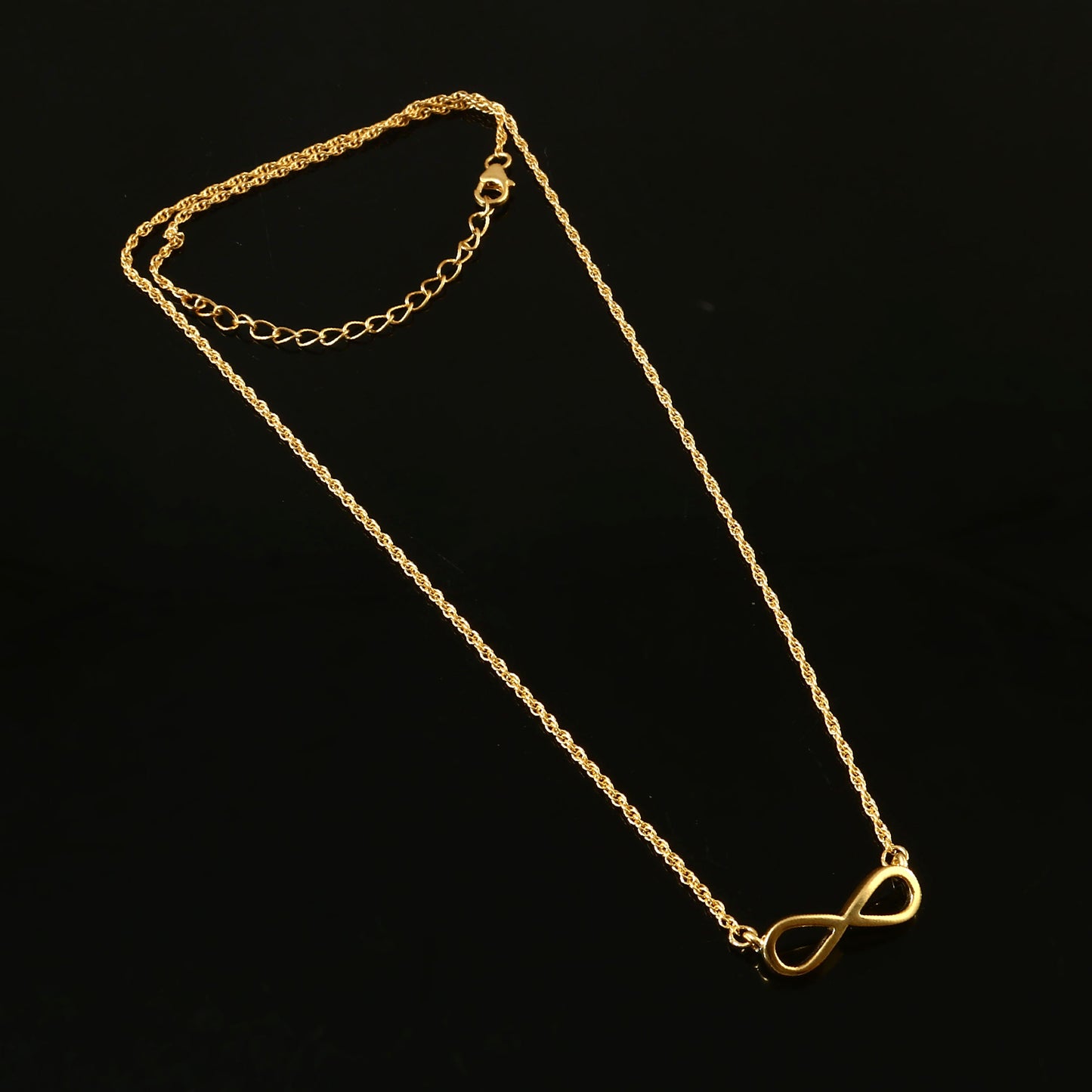 Gold-Plated Infinity Pendant Necklace – Minimalist Daily Wear Jewelry