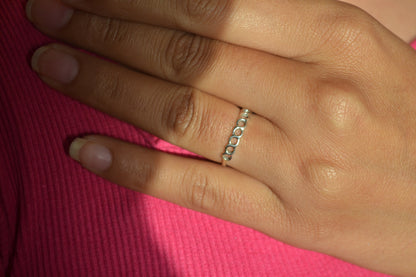 Minimalist Hollow Circle Band