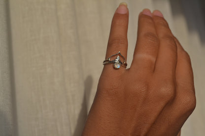Heart-Crest Labradorite Ring