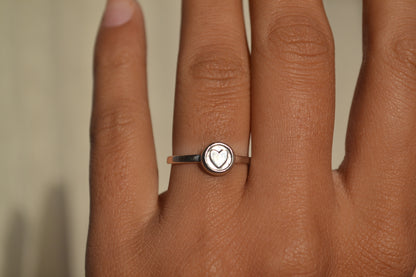 Minimalist Heart Disc Ring in 925 Silver
