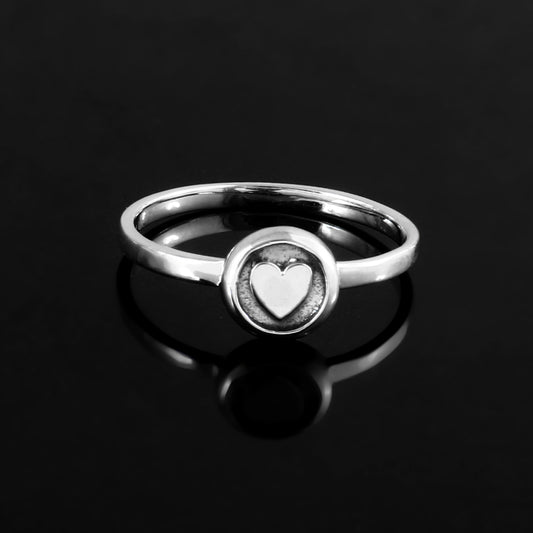 Minimalist Heart Disc Ring in 925 Silver