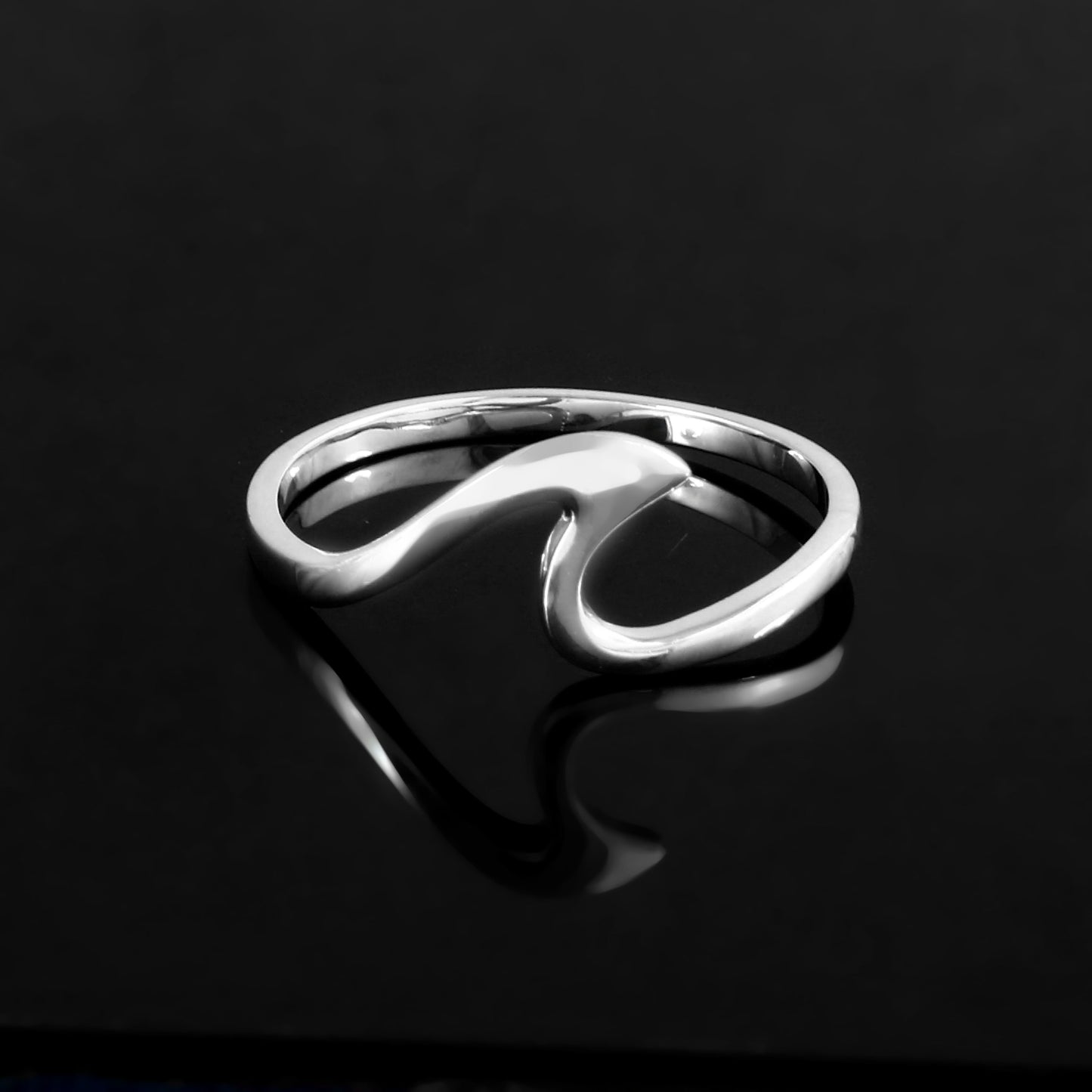 Minimal Wave Band Ring