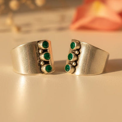 Avni Triple Green Stone Wide Toe Rings (Medium) - Zirak Silver