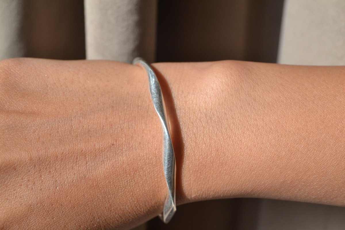 Chandani Bangle – High Polish 99.99 Silver Swirling Bangle Bracelet - Zirak Silver