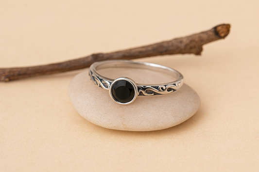 Noir Crest Ring