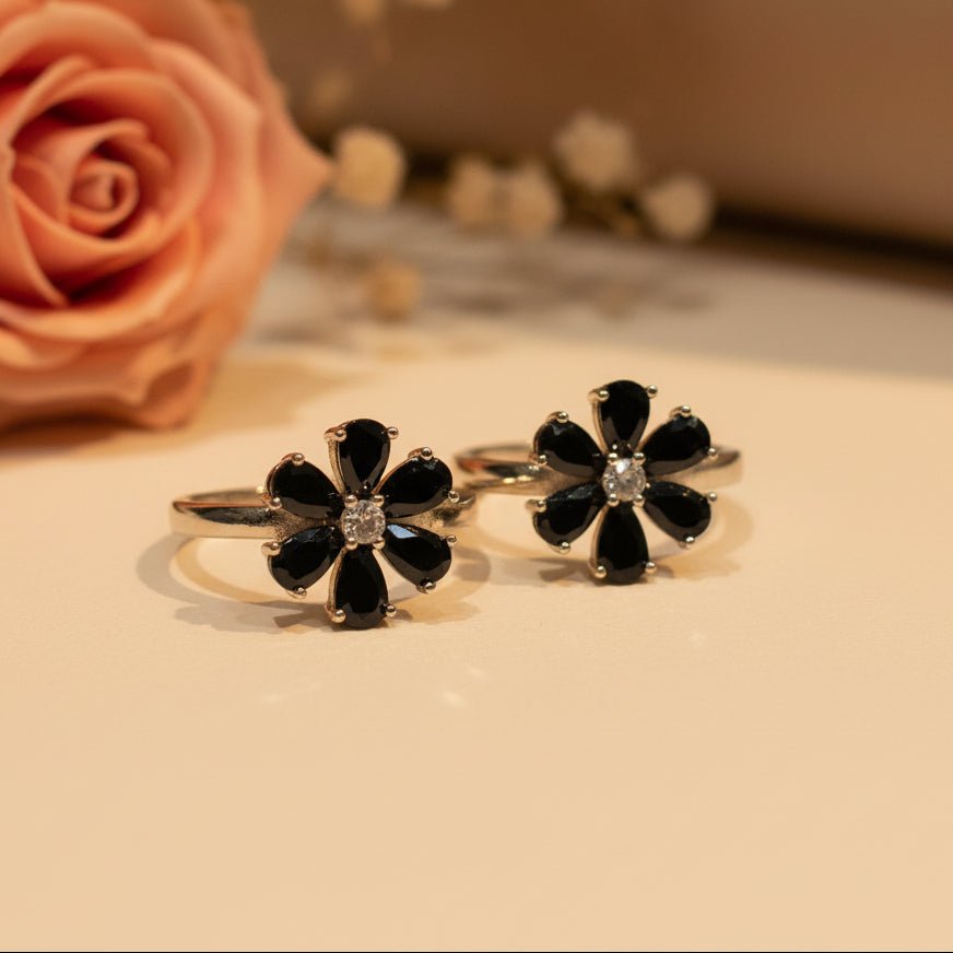 Kaali Pushp Toe Ring - Zirak Silver