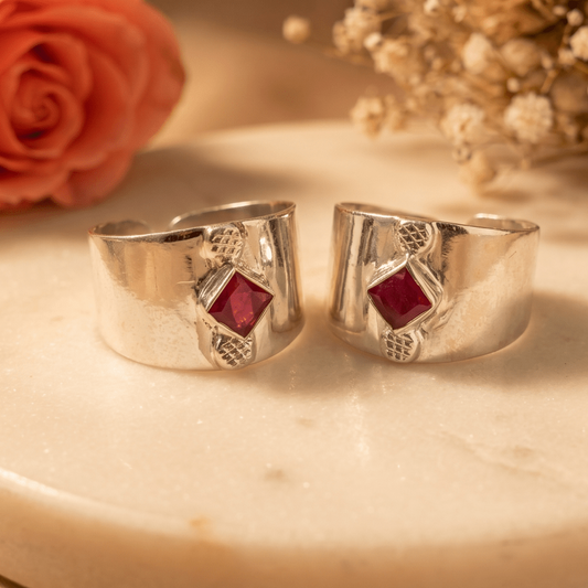 Kavya Red Stone Wide Toe Rings - Zirak Silver