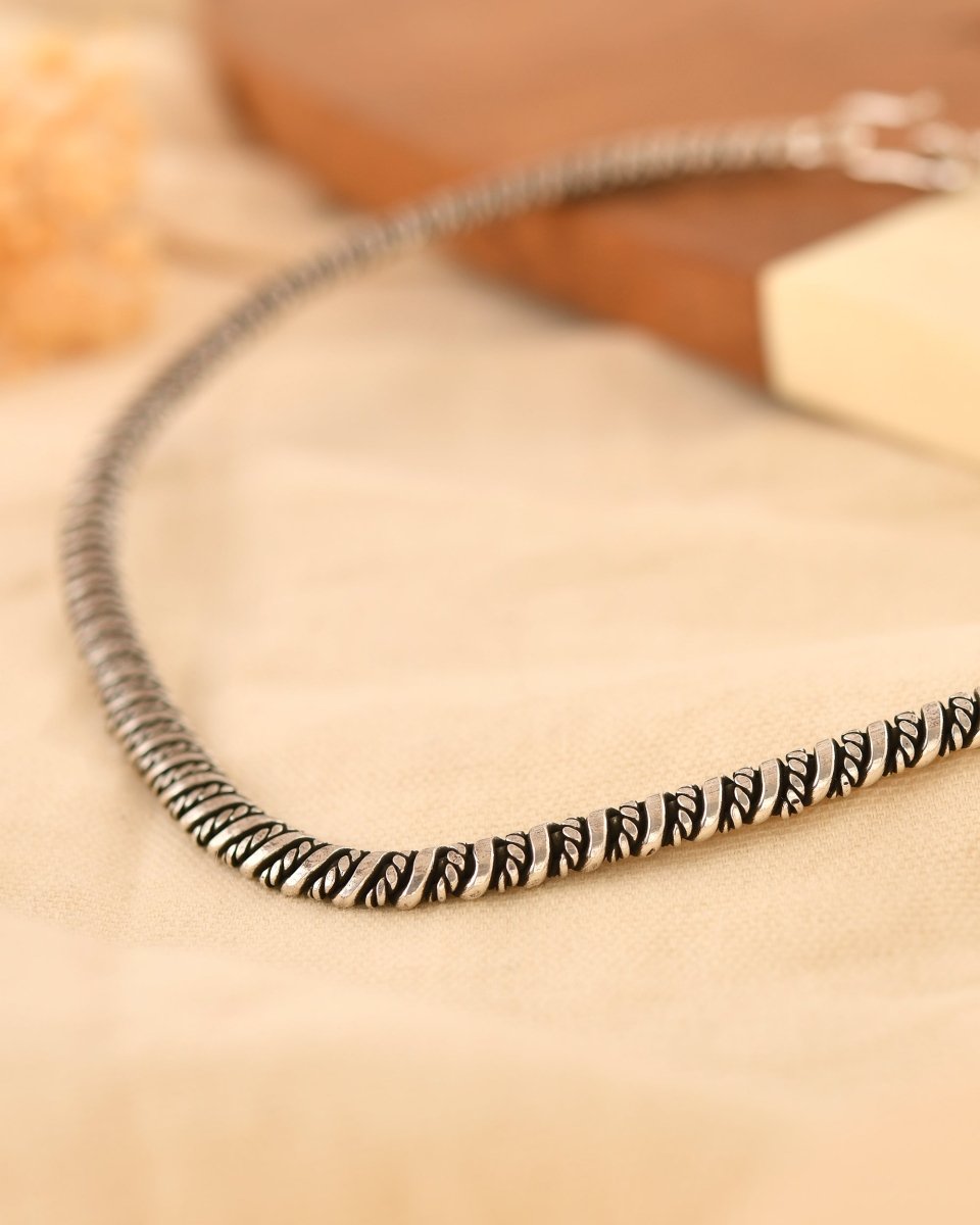 Kriti Oxidized Rope hasli - Zirak Silver