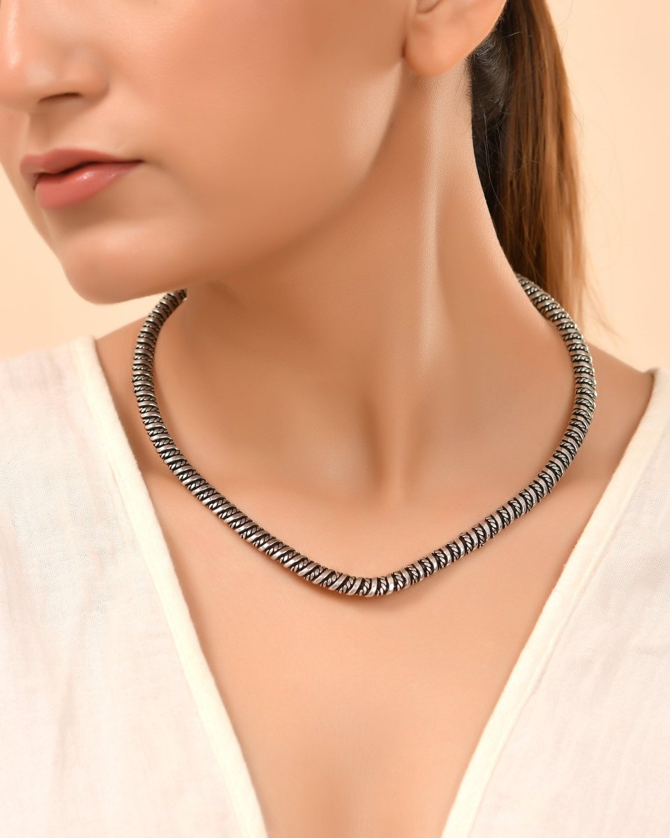 Kriti Oxidized Rope hasli - Zirak Silver