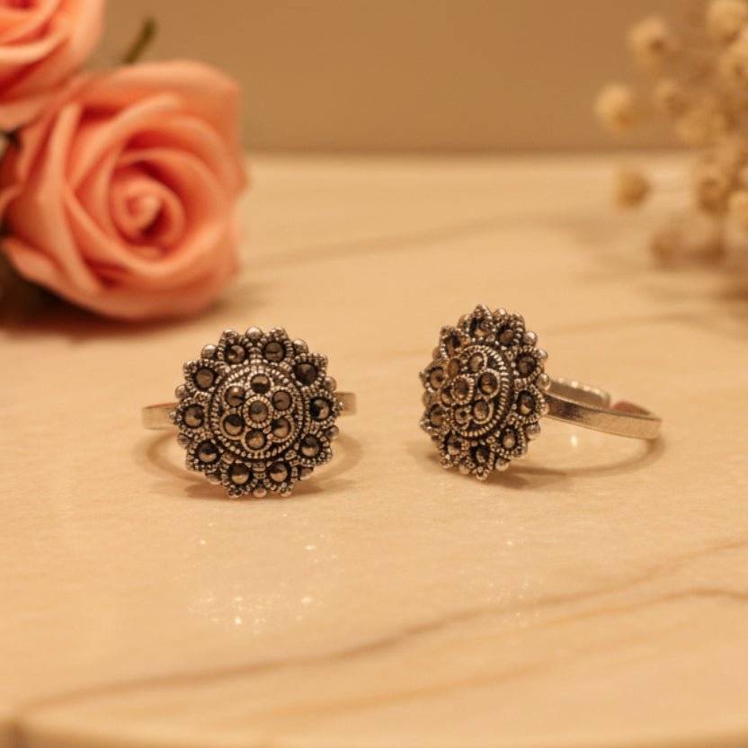 Mandira Toe Ring - Zirak Silver