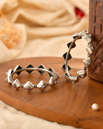 Meera Geometric Silver Bangle - Zirak Silver