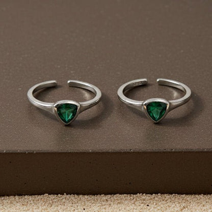 Panna Trikon Toe Ring - Zirak Silver