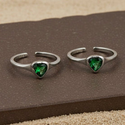 Panna Trikon Toe Ring - Zirak Silver