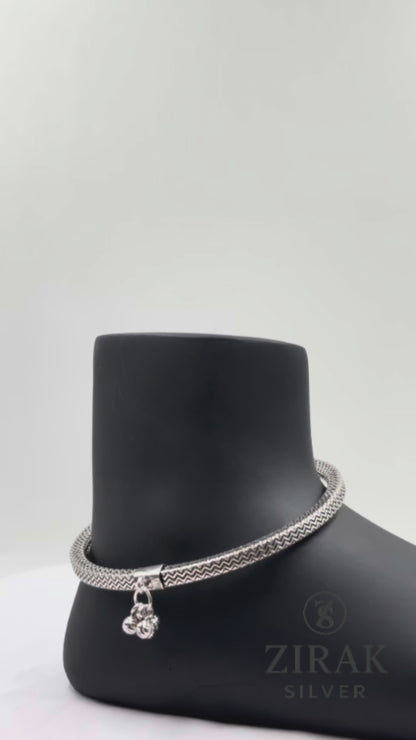Chevron Textured Minimalist Anklet