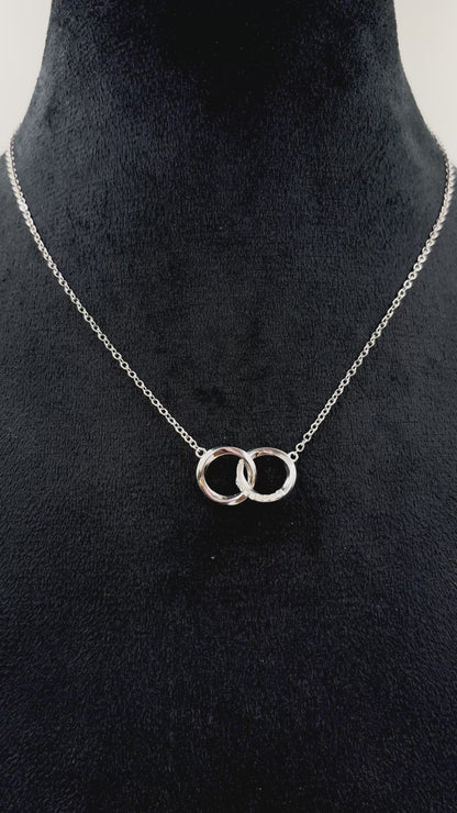 Interlocked Circles Pendant Necklace