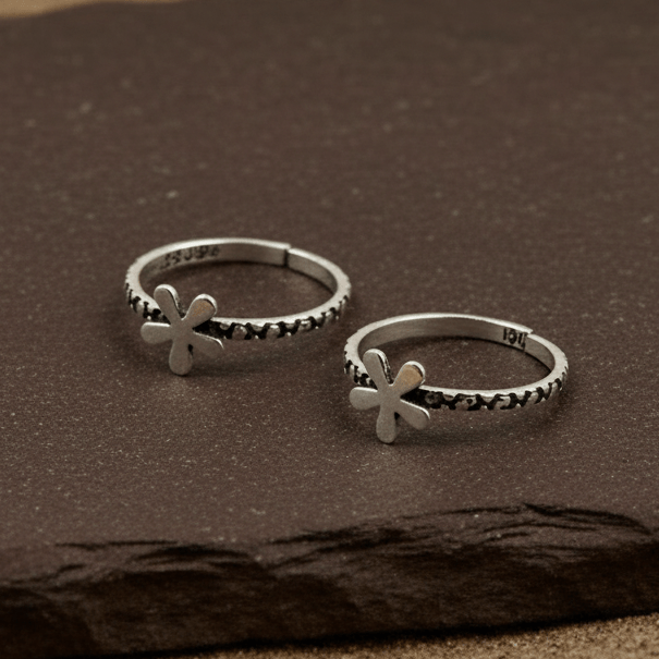 Silver Petite Daisy Toe Ring - Zirak Silver