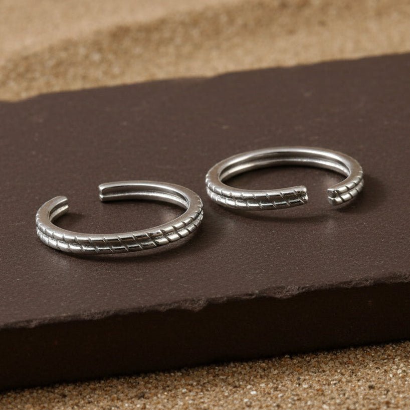 Textured Grid Silver Toe Ring | 925 Sterling Silver Adjustable Toe Ring for Women - Zirak Silver