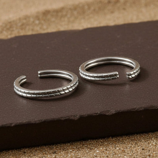 Textured Grid Silver Toe Ring | 925 Sterling Silver Adjustable Toe Ring for Women - Zirak Silver