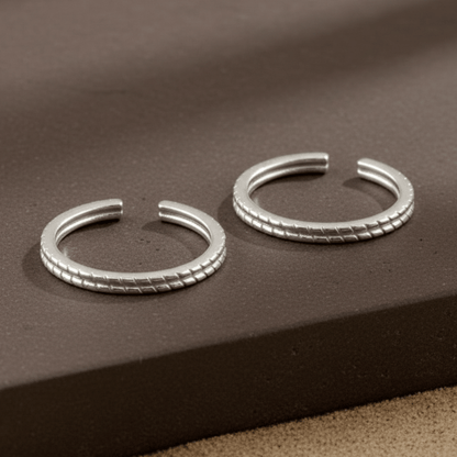 Textured Grid Silver Toe Ring | 925 Sterling Silver Adjustable Toe Ring for Women - Zirak Silver