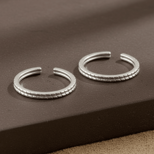 Textured Grid Silver Toe Ring | 925 Sterling Silver Adjustable Toe Ring for Women - Zirak Silver