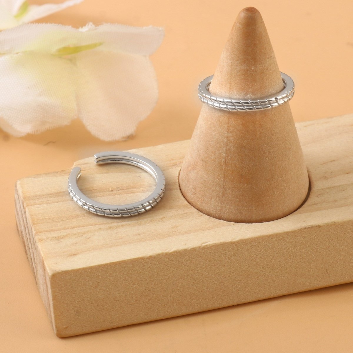 Textured Grid Silver Toe Ring | 925 Sterling Silver Adjustable Toe Ring for Women - Zirak Silver