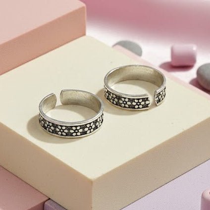 Vintage Floral Pattern 925 Silver Thumb Toe Ring | Adjustable Oxidized Boho Toe Band - Zirak Silver