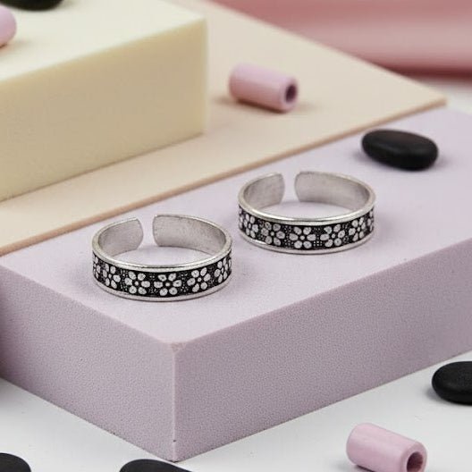 Vintage Floral Pattern 925 Silver Thumb Toe Ring | Adjustable Oxidized Boho Toe Band - Zirak Silver